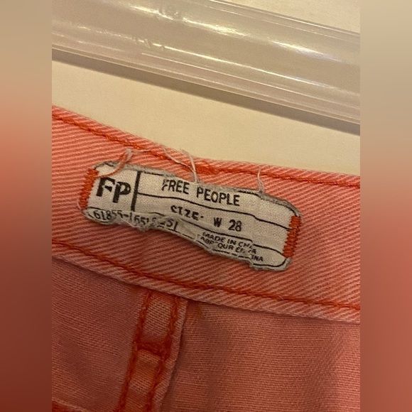 Free People Sz-28”Waist Distressed Peach Jean Shorts w/Unfinished Hem, Well Worn - Picture 6 of 16